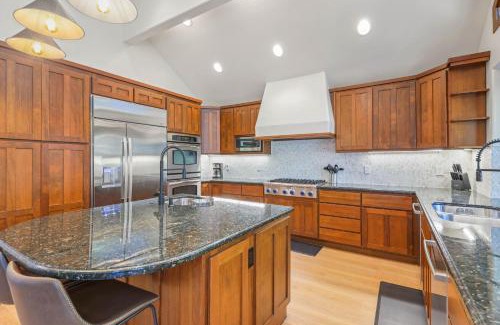 Truckee House | Wintergreen at Tahoe Donner by Tahoe Getaways - 3BR w HOA!