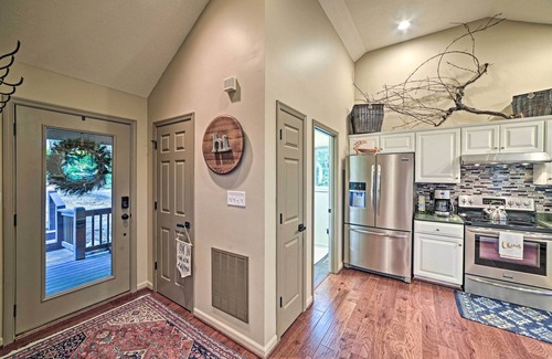 Roseland Cottage | Wintergreen Resort Home w/Deck: Walk to Slopes