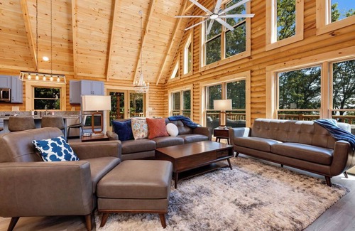 Chestnut Springs House | Wintergreen home with hot tub, arcade, and fireplace, 2-minute drive from Wintergreen Resort.