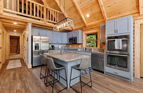Chestnut Springs House | Wintergreen home with hot tub, arcade, and fireplace, 2-minute drive from Wintergreen Resort.