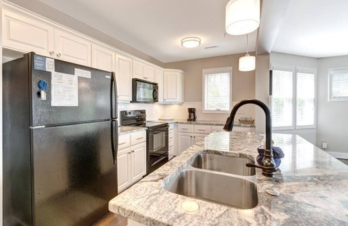 Banner Elk Condo | Wintergreens R1711-Mountain Condo, Mountain View, Gated Resort, Indoor/Outdoor Pools and Hot Tub,.