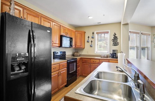 Banner Elk Condo | Wintergreens R611-Mountain Condo, Mountain View, Gated Resort, Indoor/Outdoor Pools and Hot Tub, .