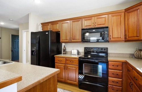 Banner Elk Condo | Wintergreens R611-Mountain Condo, Mountain View, Gated Resort, Indoor/Outdoor Pools and Hot Tub, .