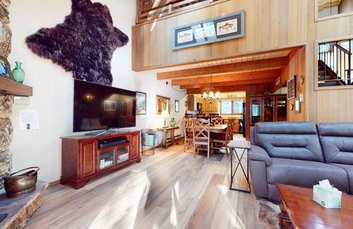 Mammoth Lakes Condo | Winterset #3 (3-Bedroom Condo) with Pool and Mountain view by RedAwning