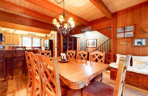 Mammoth Lakes Condo | Winterset #3 (3-Bedroom Condo) with Pool and Mountain view by RedAwning
