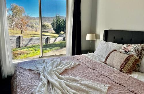 Moonbah House | Winterwood Lodge - 6mins Jindabyne Pets Allow Farm Stay-Swimming Pool Summer Only