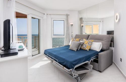 Fuengirola City Centre Apartment | WintowinRentals Relax & Frontal Sea View in Fuengirola