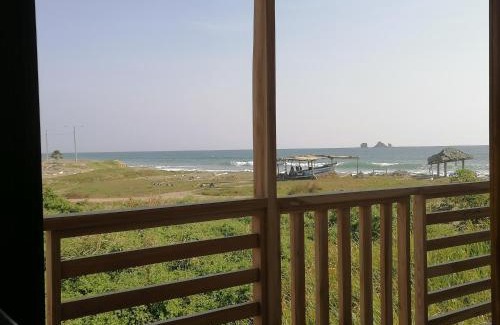 Las Tunas Bed & Breakfast | Wipeout Cabaña Restaurant
