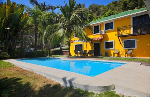 Playa Hermosa Hostel | Wipeout Hostel