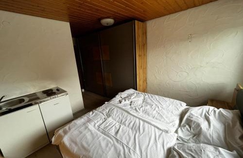Neuhausen ob Eck Apartment | Wise:W7 1 Doppelbettzimmer nahe Take-Off Gewerbepark