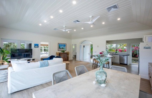 Double Bay House | Wish House - Private Remodeled Beach House on Double Bay Beach