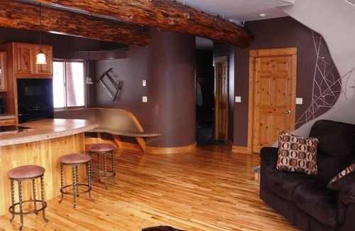 Lead Cabin | Wishbone Lodge Near Deadwood and Terry Peak now with AC and WiFi