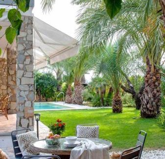Algoda House | Wishome-La Casa del Zurdo, oasis de palmeras en Alicante con piscina