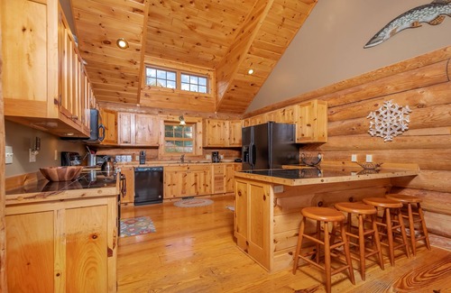 McHenry House | Wispy Business | Ski In/Out, Dog Friendly Log Home