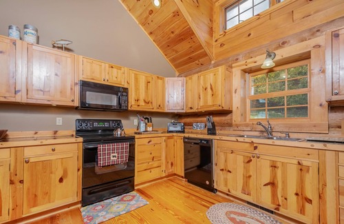 McHenry House | Wispy Business | Ski In/Out, Dog Friendly Log Home