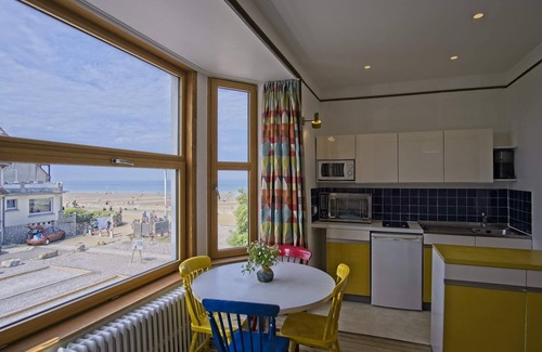 Wissant Apartment | WISSANT Apartment with sea view on a pretty square in 1900