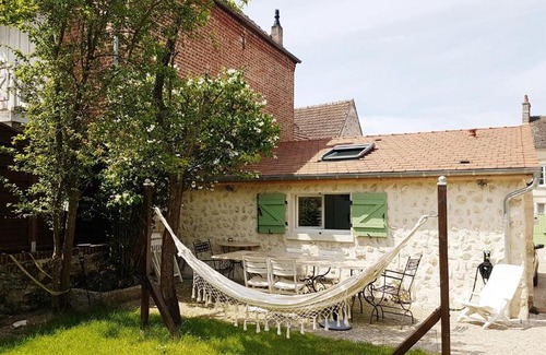 Fleurines House | Wisteria Cottage