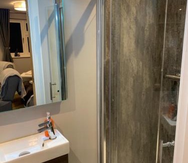 Bath Apartment | Wisteria Lodge