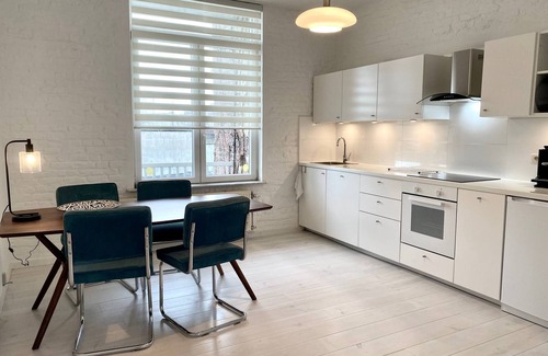 Brussels Apartment | Wit II, Near Metro, Train N7670