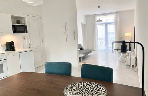 Brussels Apartment | Wit II, Near Metro, Train N7670