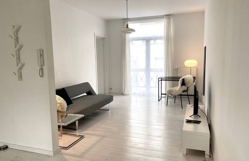 Brussels Apartment | Wit II, Near Metro, Train N7670