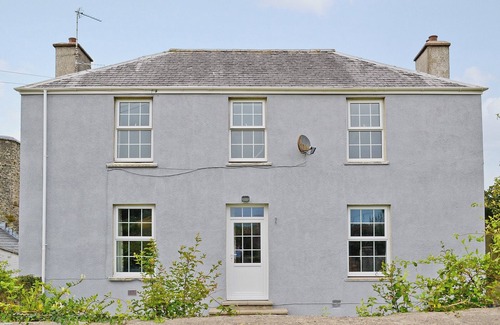 Pembroke Cottage | With a large garden, this farmhouse is an ideal property for a family holiday.