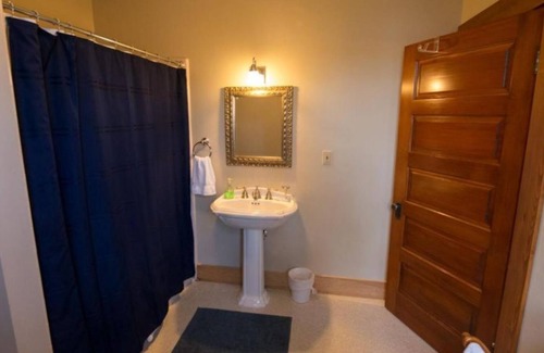 Dufur House | With Free Parking! Onsite Restaurant and Bar, Near White River Falls State Park!