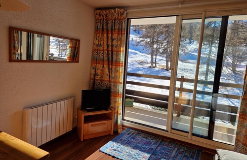 Risoul Apartment | WITH NATURE - SWIMMING POOL - TENNIS - THERE'S A TEAM OF HAPPY PEOPLE TO ENJOY YOUR STAY
