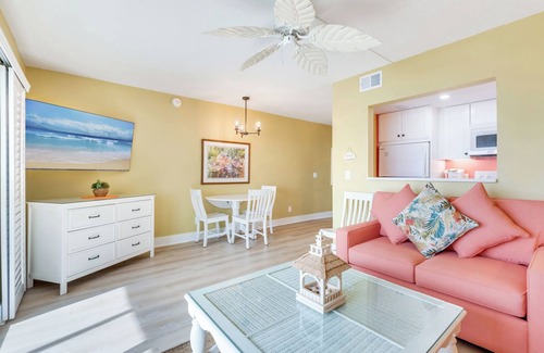 Sanibel Condo | Within steps of the beach. Great views of the Ocean. A little piece of paradise.