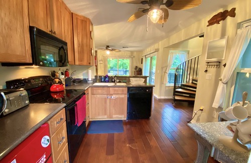 Citrus Springs House | 🎣Withlacoochee Riverfront Retreat🦆A-Frame/Boardwalk/Dock/Hot-Tub🐊