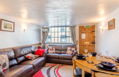Ixworth House | Wits End Cottage