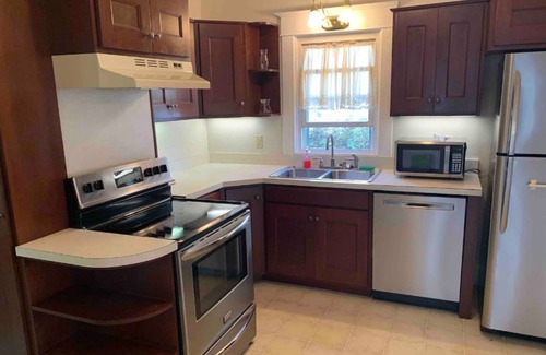 Springfield House | Wittenberg Stadium 3-bed 2-bath Residential Home