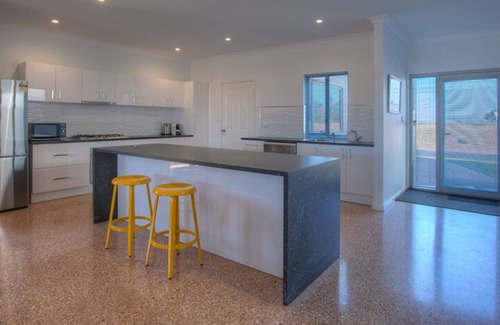 Exmouth House | Wobiri - Stunning 3 bedroom house with canal and sea views