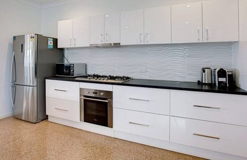 Exmouth House | Wobiri - Stunning 3 bedroom house with canal and sea views