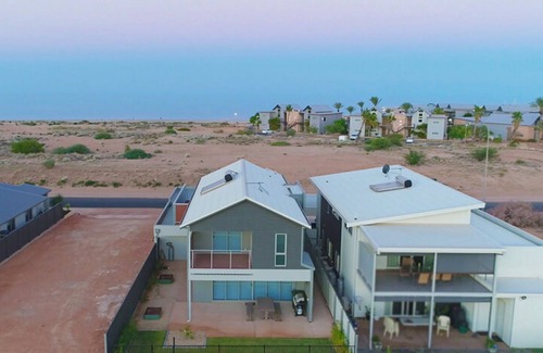 Exmouth House | Wobiri - Stunning 3 bedroom house with canal and sea views