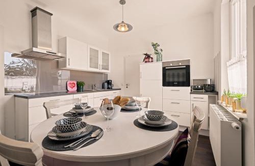 Meckenbeuren Apartment | Wohnen im alten Bahnhof inkl Balkon - 5 min zum Ravensburger Spieleland