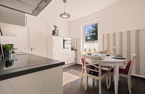 Meckenbeuren Apartment | Wohnen im alten Bahnhof inkl Balkon - 5 min zum Ravensburger Spieleland