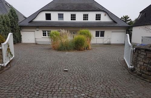 Herdecke Apartment | Wohnen im Souterrain einer Villa