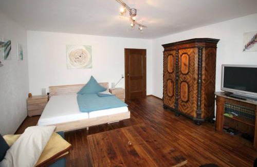 Albaching Apartment | Wohnen und Kunst in Albaching