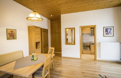 Bad Reichenhall Apartment | Wohnung LISTSEE: Zwei-Zimmer-Nichtraucher-Wohnung für 1- 3 Personen mit großem glasüberdachtem Balkon