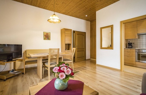 Bad Reichenhall Apartment | Wohnung LISTSEE: Zwei-Zimmer-Nichtraucher-Wohnung für 1- 3 Personen mit großem glasüberdachtem Balkon