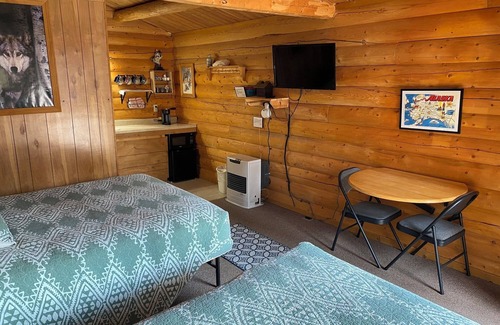 Tok Cabin | Wolf Cabin-Modern Comfort in the Last Frontier (For families or casual travelers)