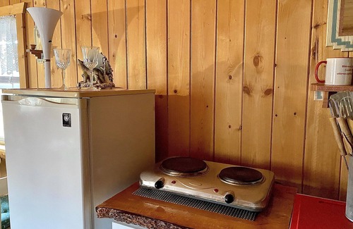 Corvallis Cabin | 'Wolf Den'-A Perfect Romantic Honeymoon cabin and a Sportsman's Paradise Cabin