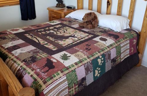 Etna Hotel | Wolf Den Log Cabin Motel and RV Park