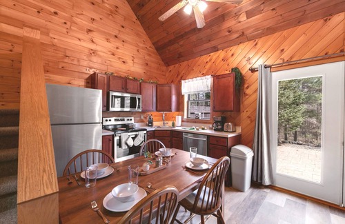Broadalbin Cabin | Wolf Lair - scenic Adirondack cabin escape + lake access