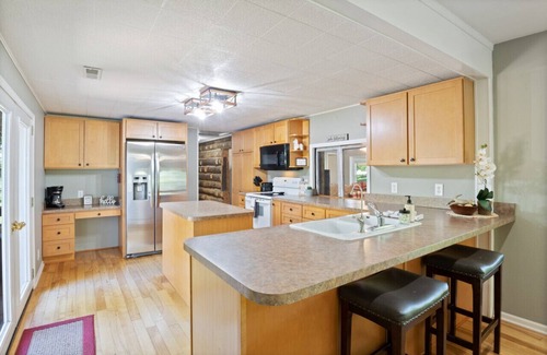 Camdenton House | Wolf Point Lodge! 10 Acre Historical Cabin