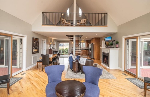 Fleetwood Ski Chalet | Wolf Ridge Chalet-Open for Bookings! Game Room, Sleeps 18, Hot Tub