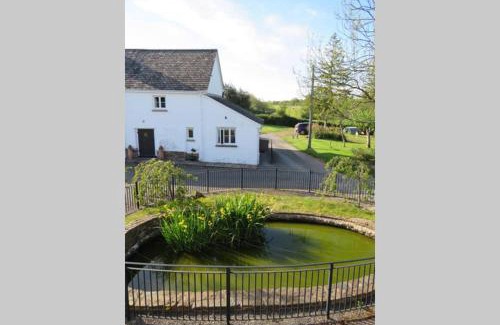 Worlington Apartment | Wolfin Farm Accomodation