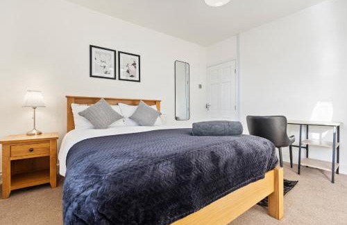 Wolverhampton House | Wolverhampton Townhouse - 3BR - Business & Leisure guests