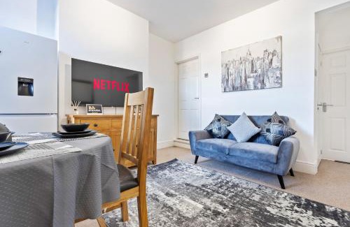 Wolverhampton House | Wolverhampton Townhouse - 3BR - Business & Leisure guests
